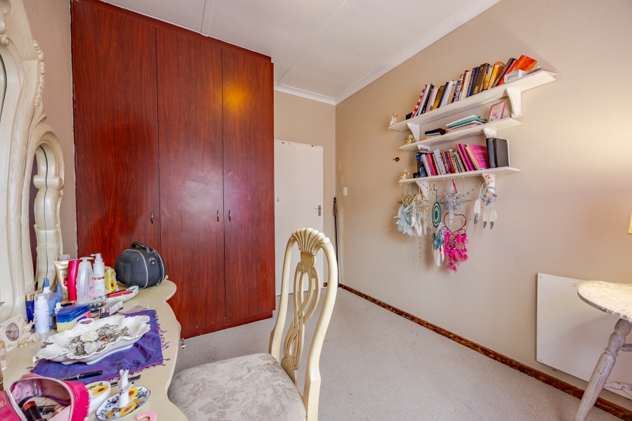 4 Bedroom Property for Sale in Oakdale Western Cape